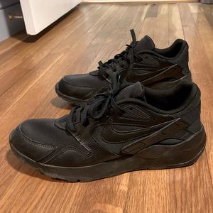 Nike men’s LD Victory sneaker black/black